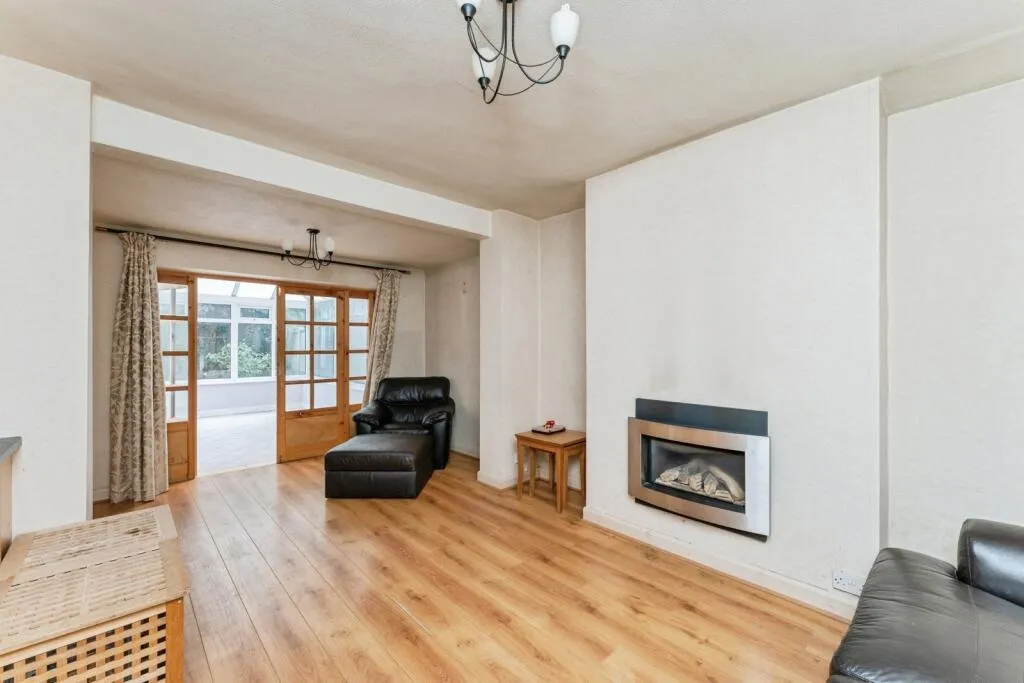 5 bed Detached