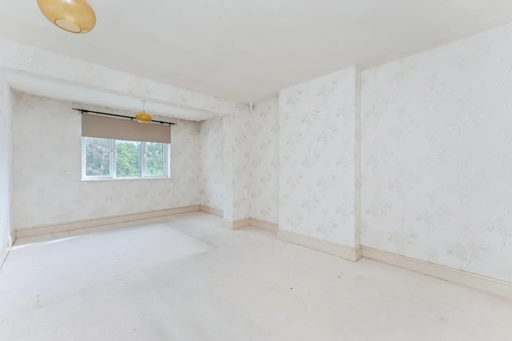 5 bed Detached