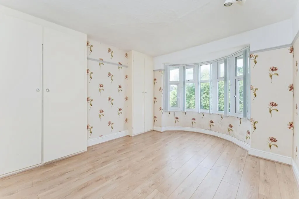 5 bed Detached