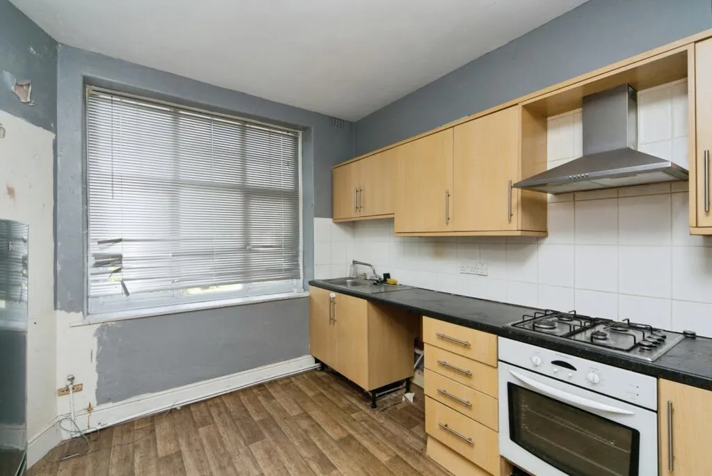 4 bed Mixed Use