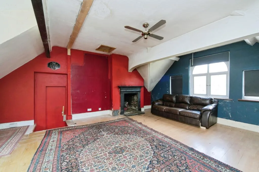 4 bed Mixed Use