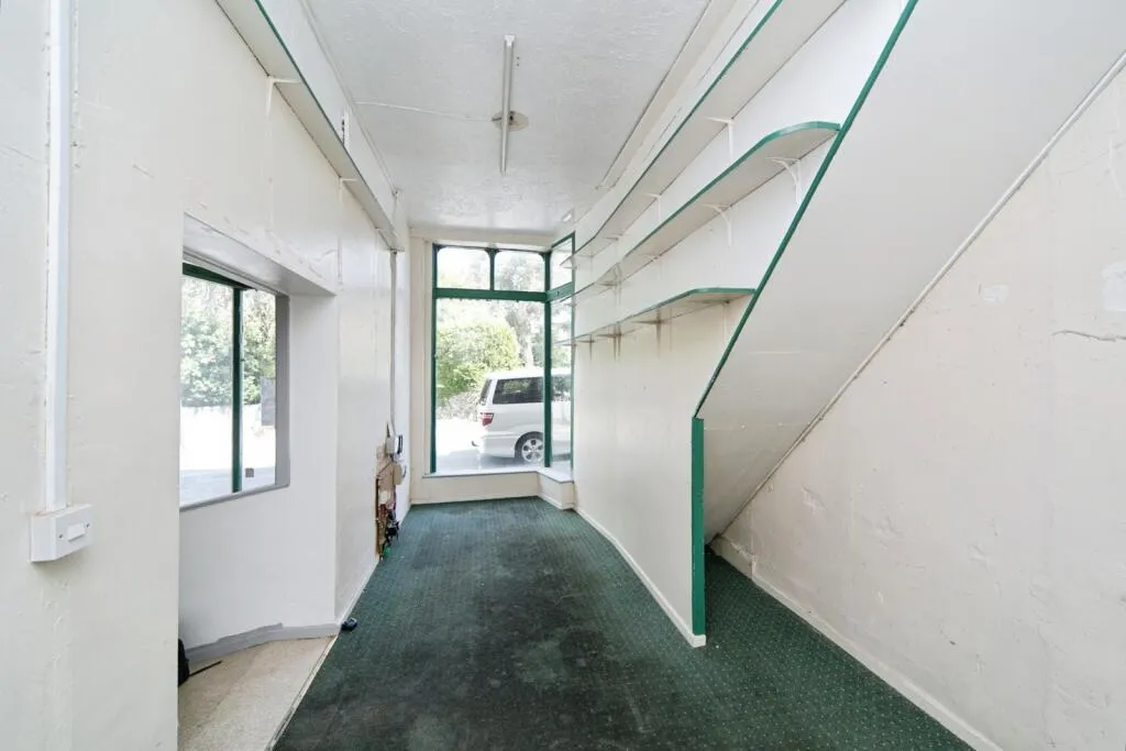 4 bed Mixed Use