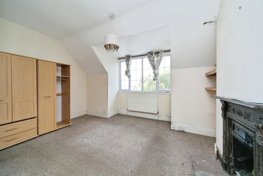 4 bed Mixed Use