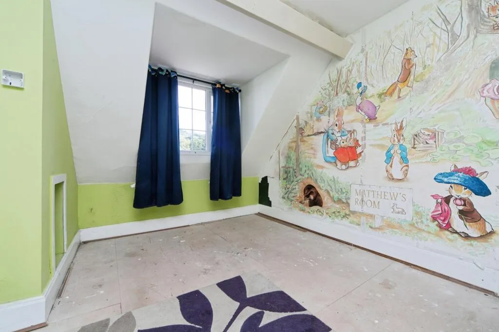 4 bed Mixed Use