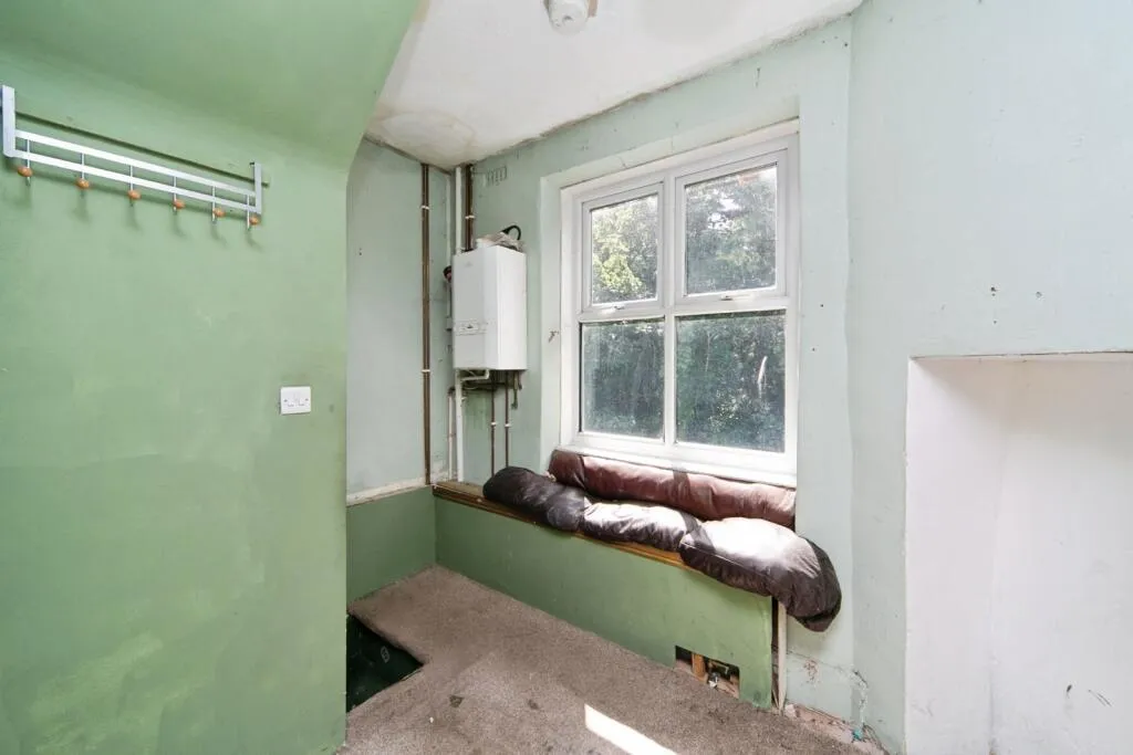 4 bed Mixed Use