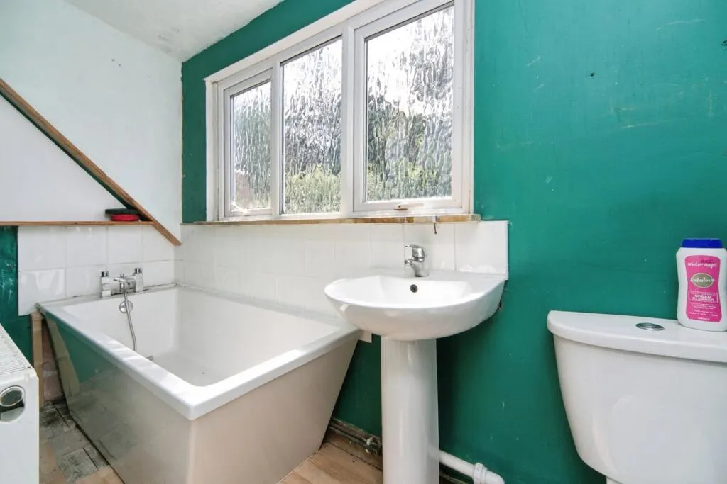 4 bed Mixed Use
