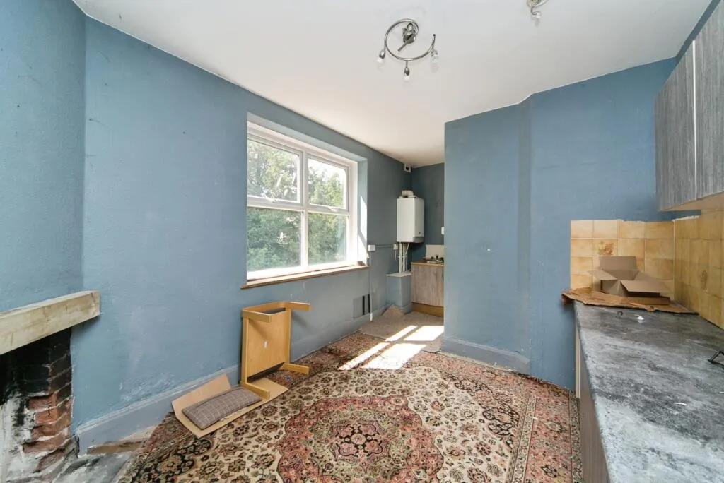 4 bed Mixed Use