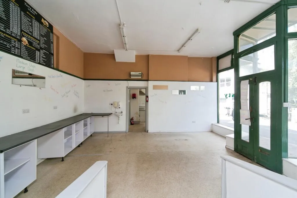 4 bed Mixed Use