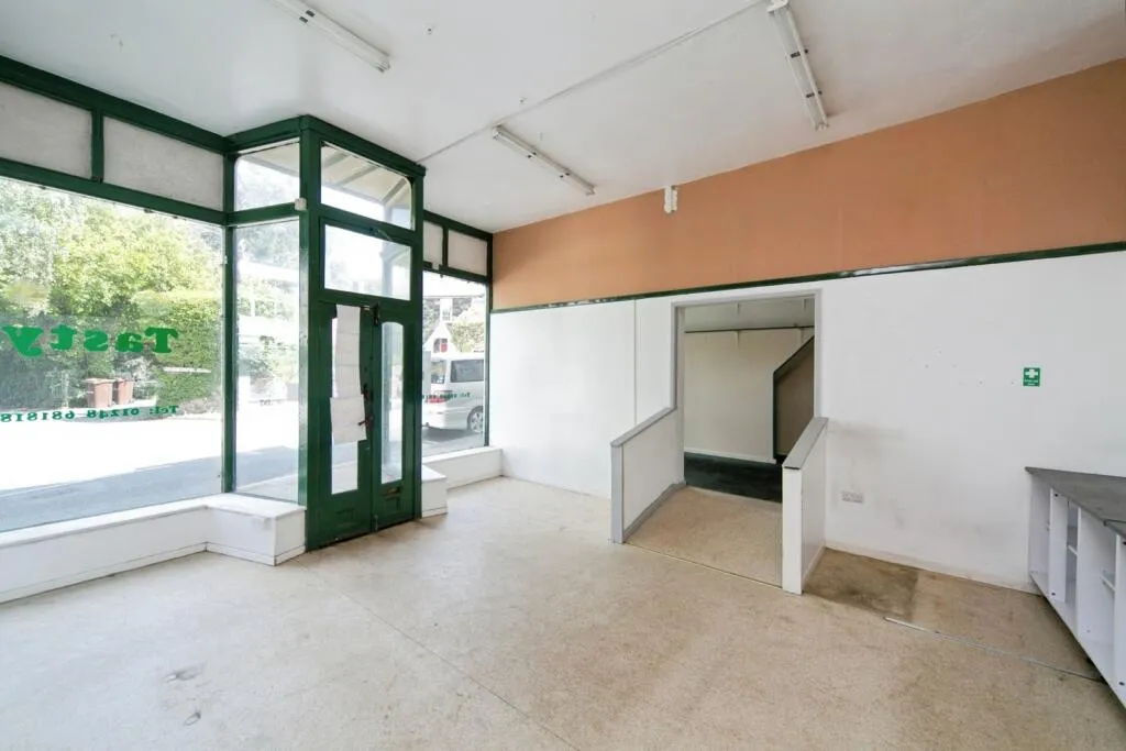 4 bed Mixed Use