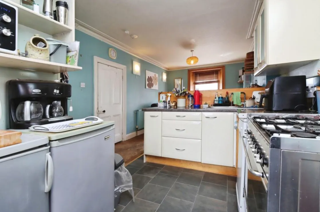 4 bed Commercial Property