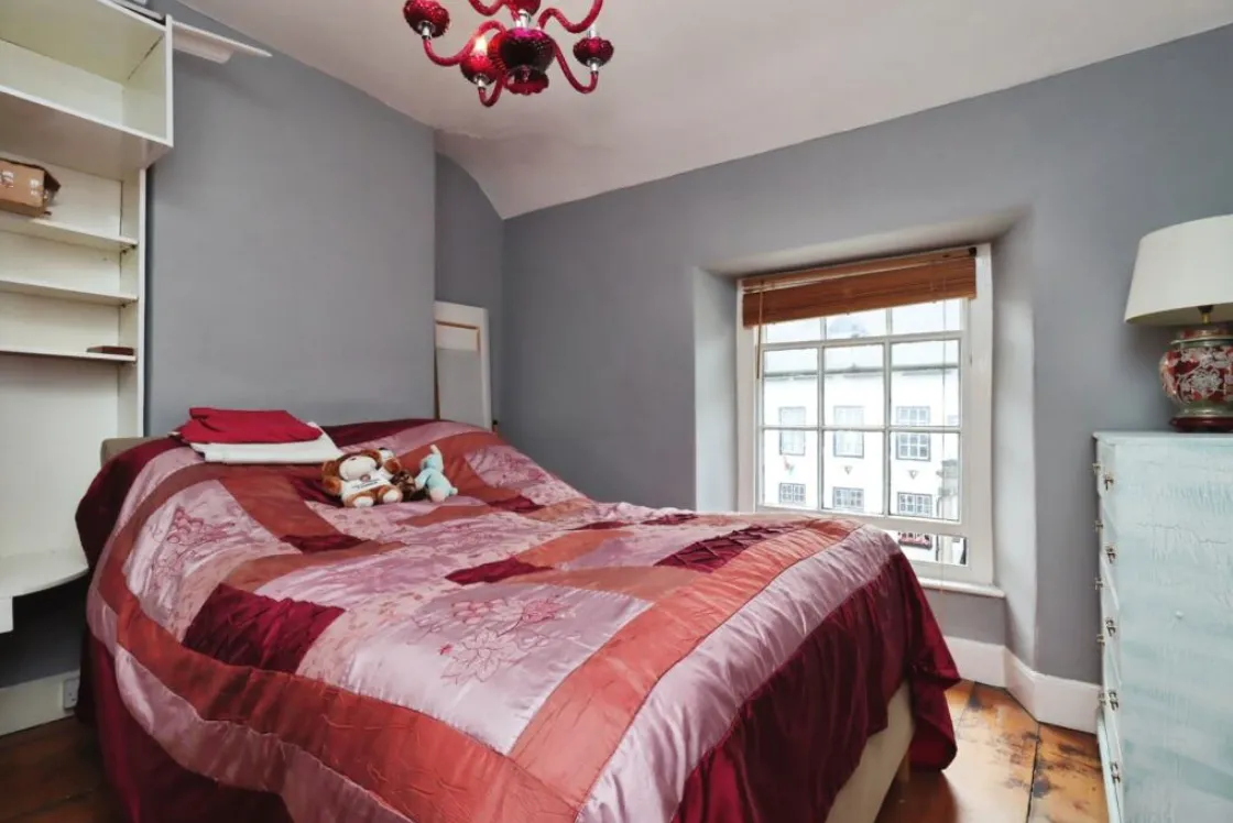 4 bed Commercial Property