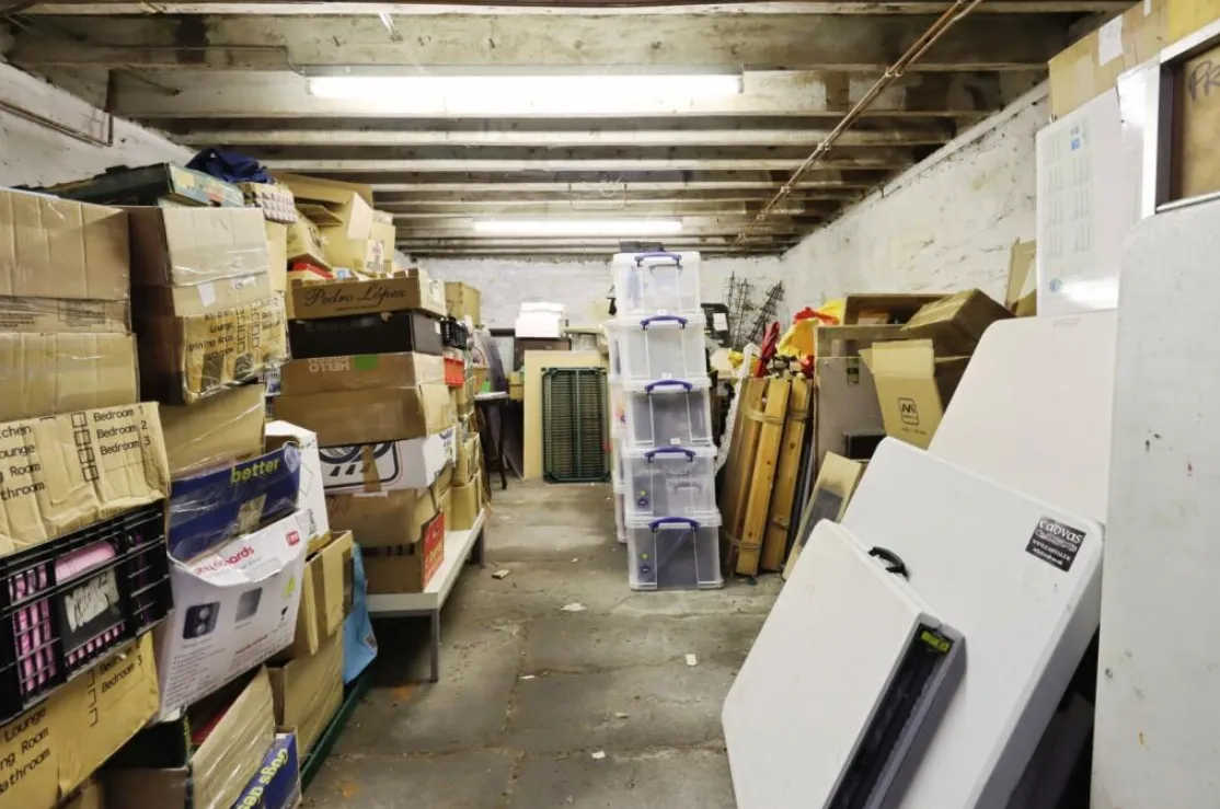 4 bed Commercial Property