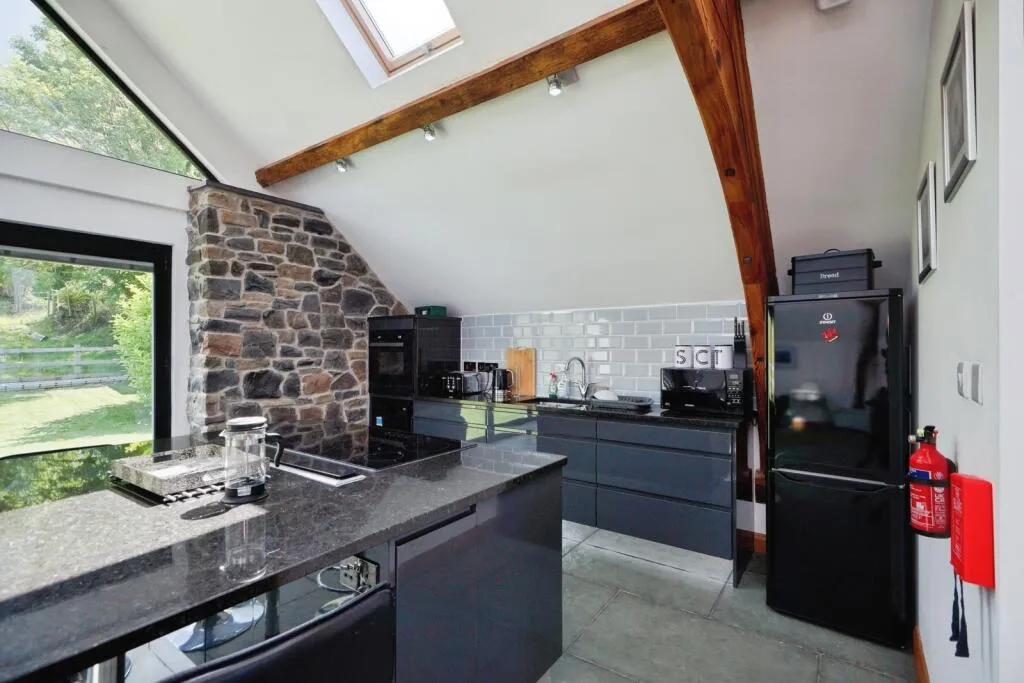 4 bed Semi-Detached