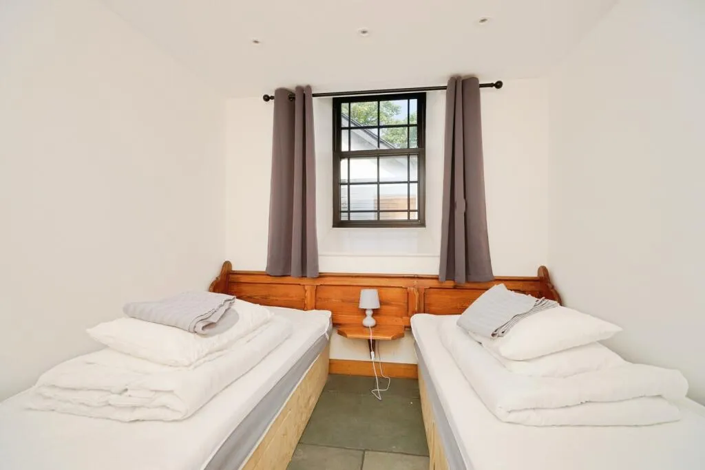 4 bed Semi-Detached