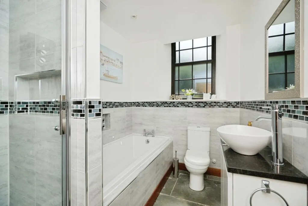 4 bed Semi-Detached