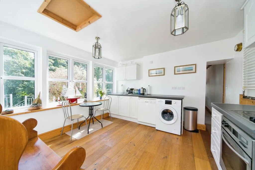 5 bed End of Terrace