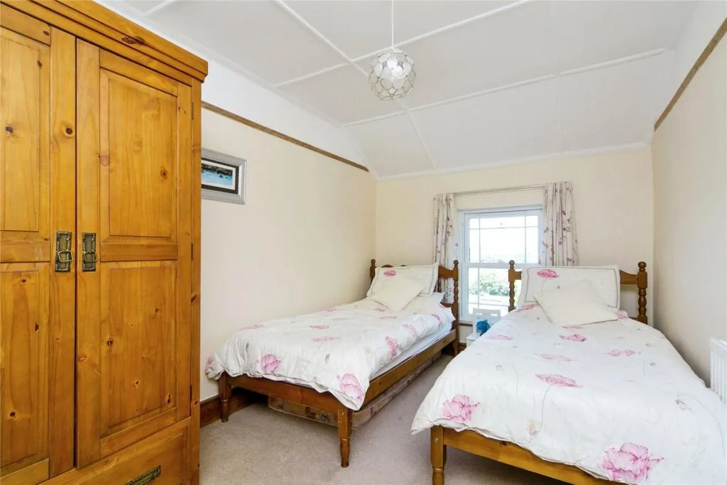 5 bed End of Terrace