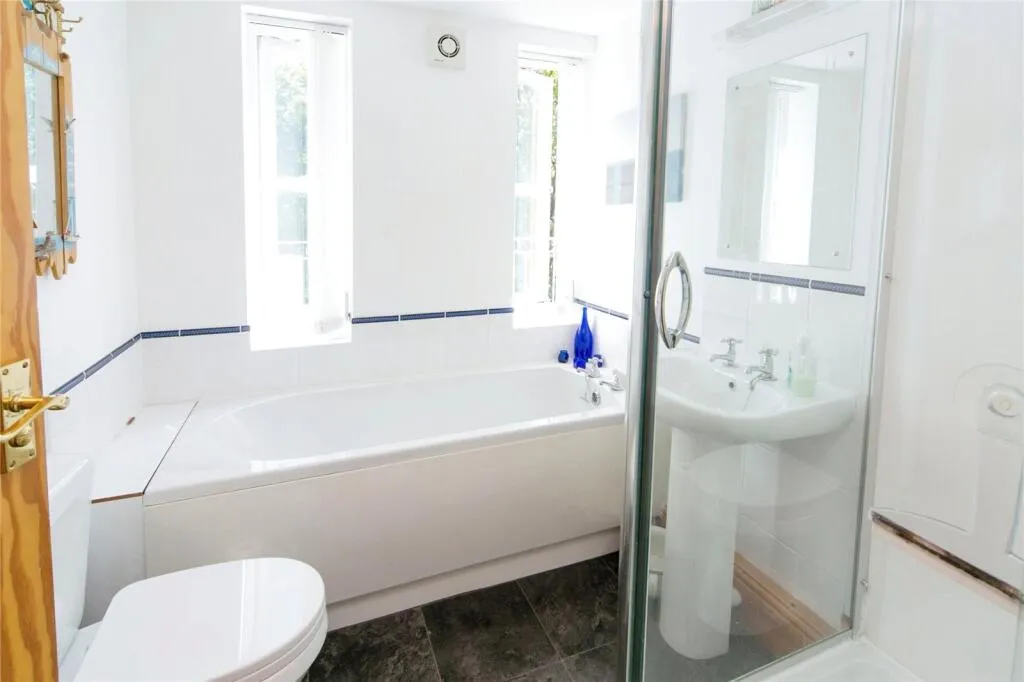 5 bed End of Terrace
