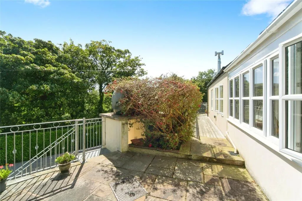 5 bed End of Terrace