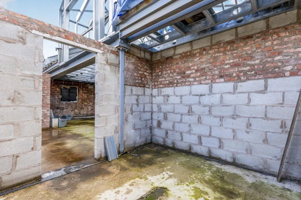 5 bed Detached