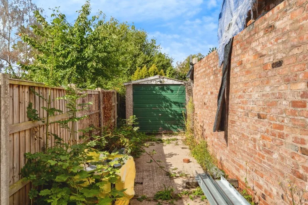 5 bed Detached