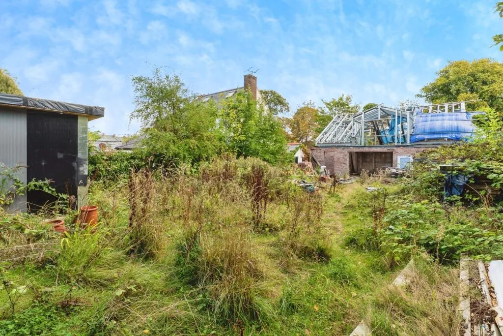 5 bed Detached