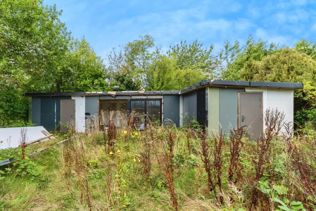 5 bed Detached