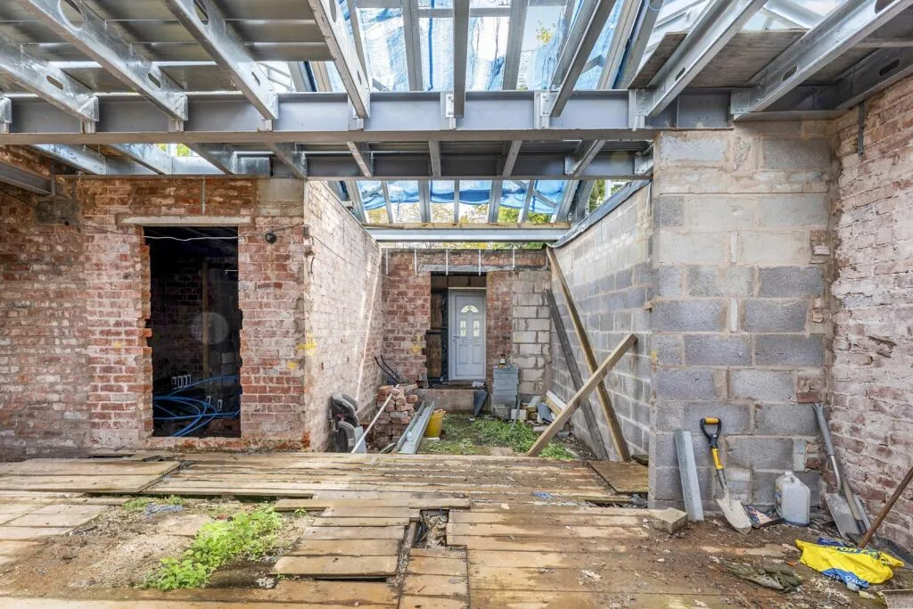 5 bed Detached