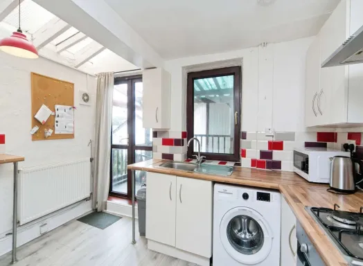 4 bed Terraced