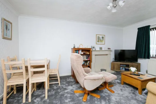 2 bed Ground Flat