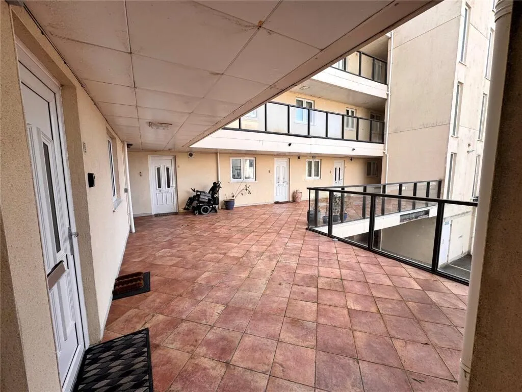 2 bed Ground Flat
