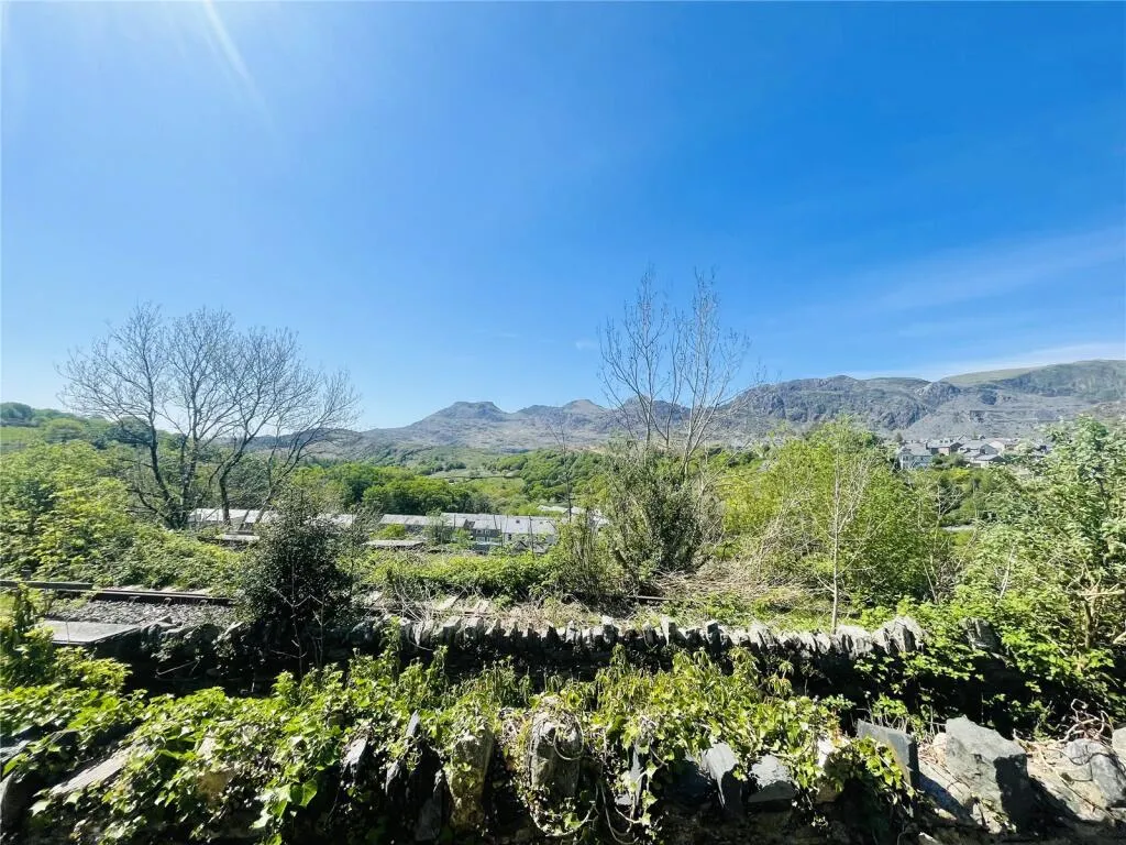 2 bed End of Terrace