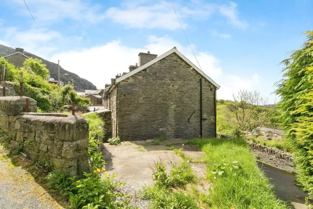 2 bed End of Terrace
