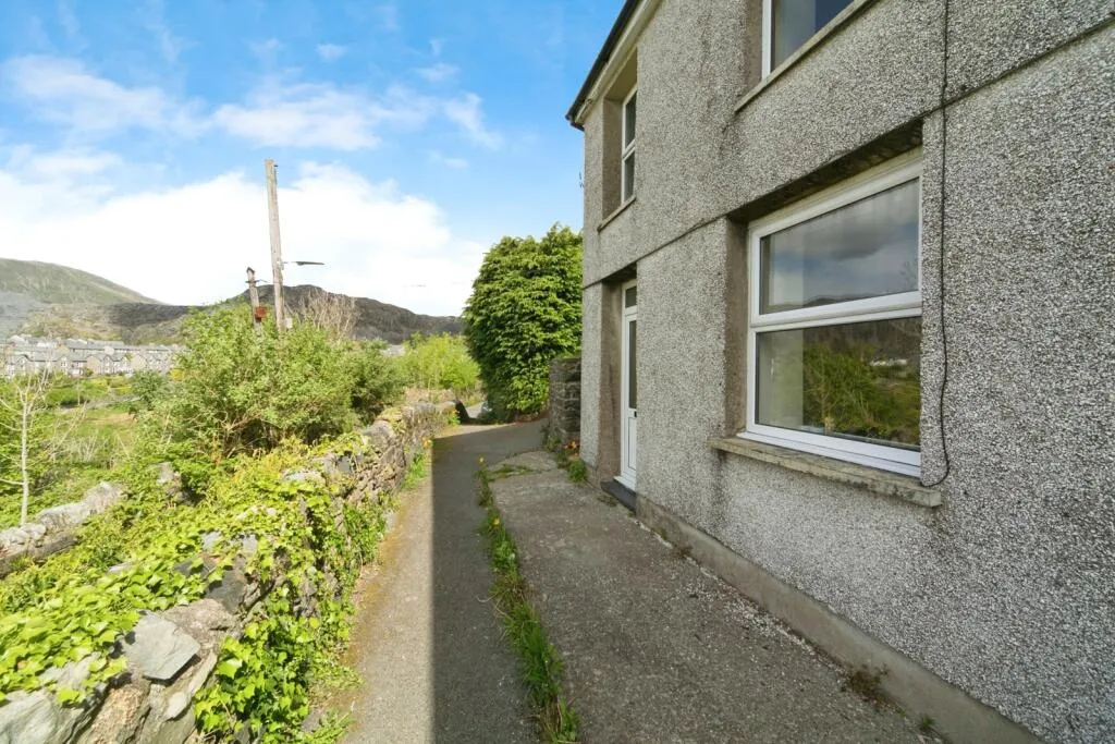 2 bed End of Terrace