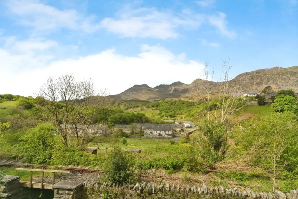 2 bed End of Terrace