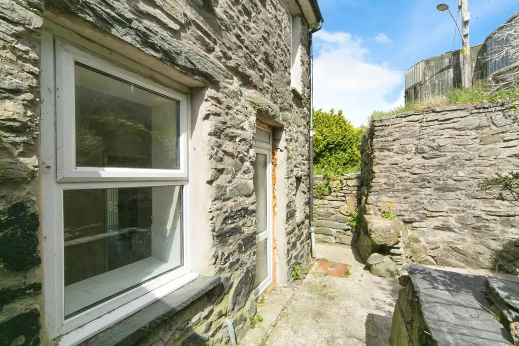 2 bed End of Terrace