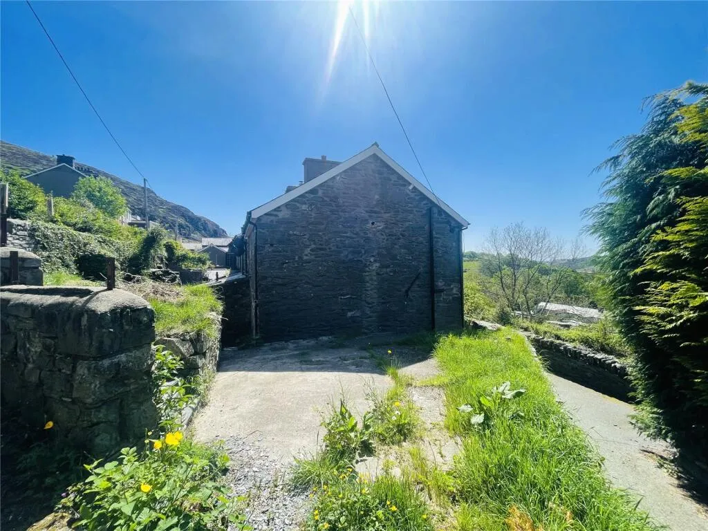 2 bed End of Terrace