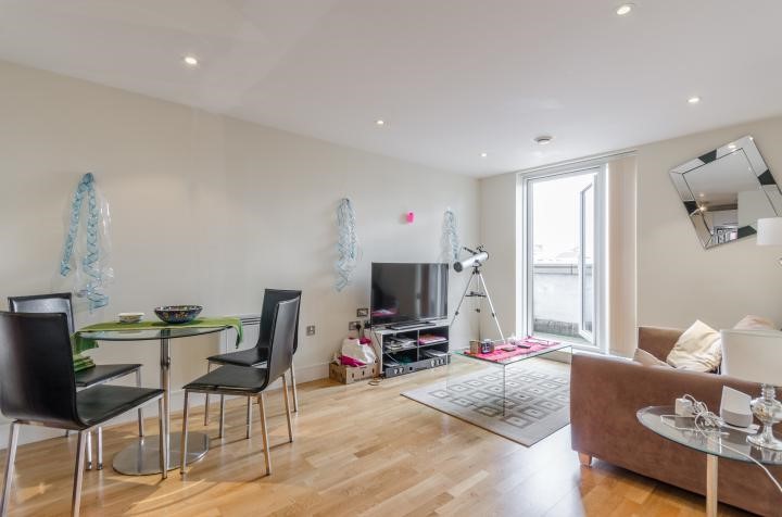 907 Wharfside Point South, 4 Prestons Road, Canary Wharf, E14 9EX