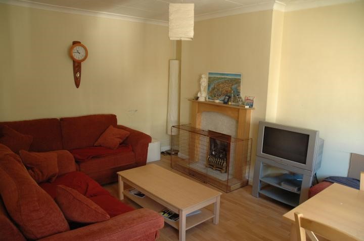 17 Atwater Close, Brixton, SW2 2PG