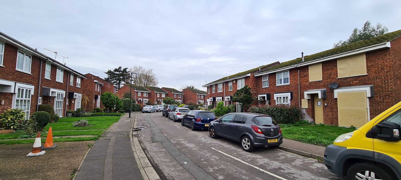 2 Cadogan Close, Teddington, TW11 8TR