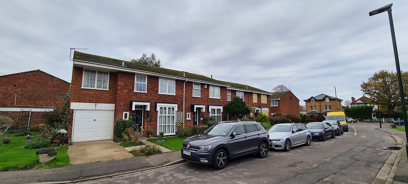 2 Cadogan Close, Teddington, TW11 8TR