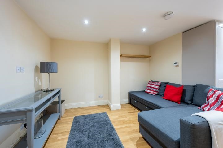 7 The Broadway, Sutton, Surrey, SM1 4BU