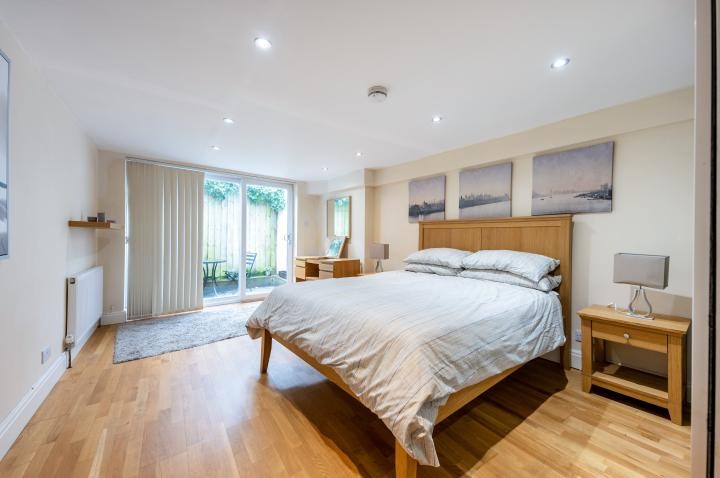 7 The Broadway, Sutton, Surrey, SM1 4BU