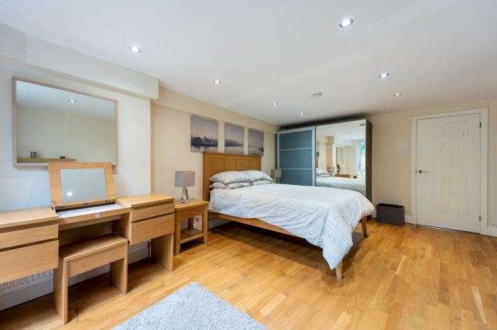 7 The Broadway, Sutton, Surrey, SM1 4BU