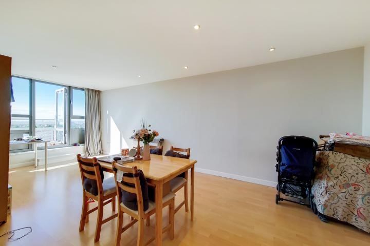 602 Courtenay House, 9 New Park Road, London, SW2 4DP