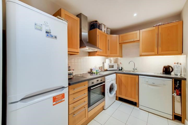 602 Courtenay House, 9 New Park Road, London, SW2 4DP