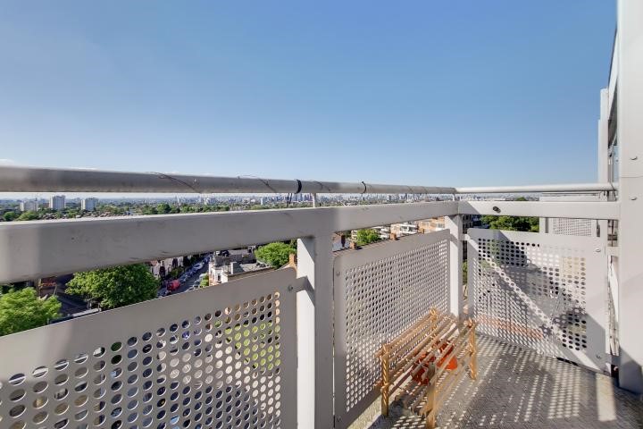602 Courtenay House, 9 New Park Road, London, SW2 4DP