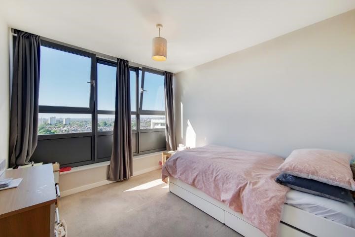 602 Courtenay House, 9 New Park Road, London, SW2 4DP