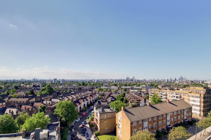 602 Courtenay House, 9 New Park Road, London, SW2 4DP