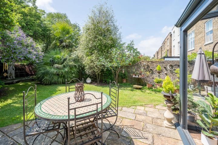 9A St Quintin Avenue, London, W10 6NX